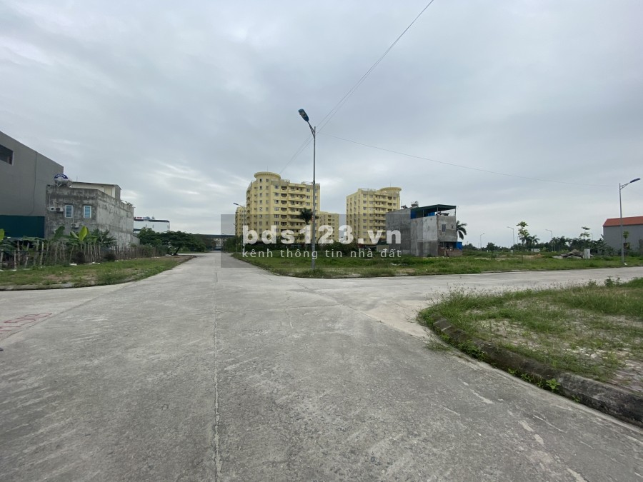 Cần tiền nên bán gấp 2 lô đất trung tâm TP Uông Bí dự án TTTM cầu sến và hoa nhàn A
