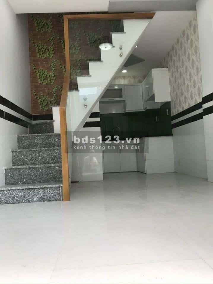 Cần tiền bán gấp nhà ngay chợ hóc môn 60m2 giá 950tr