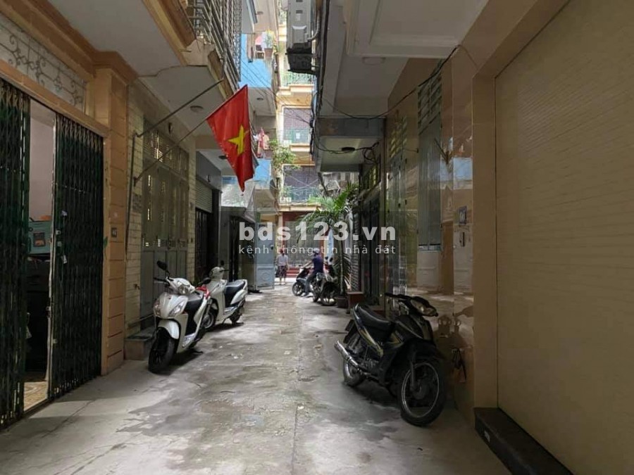 Bán Nhà Trung Kính To 37m2 giá 3.8 tỷ 5m ô tô đỗ Khu Dân trí cao