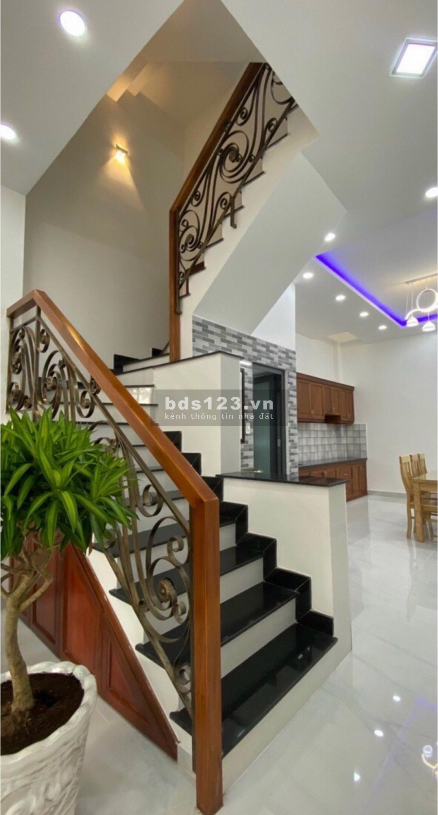 Nhà 5 tầng HXH Quận Gò Vấp dt 4 x 15m khu vực Vip giá 6.3 tỷ (TL).