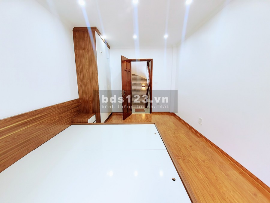 NHÀ MỚI KÍNH KOONG, 5Tx30m2, NGÕ RỘNG, THÔNG SÀN CÁCH ĐƯỜNG LỚN 5M CHỈ 3.2 TỶ