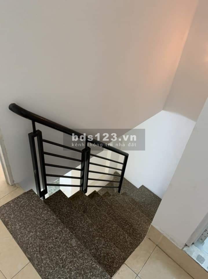 Cần tiền bán gấp nhà ngay chợ hóc môn 60m2 giá 950tr