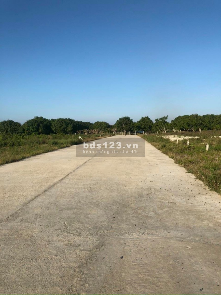 Lô đất 2 mặt tiền ( Lê Duẫn + Bê tông 4m)