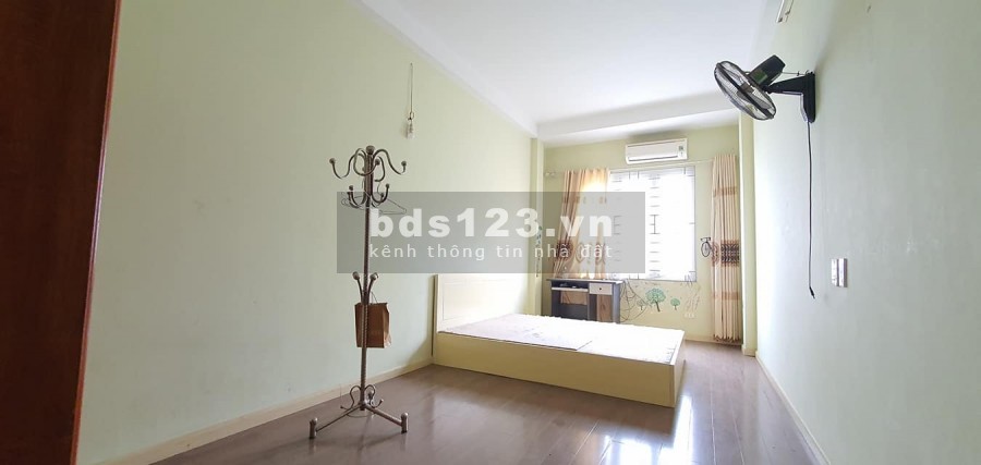 Bán nhà phố Nguyễn Chính 32m2 Oto đỗ cửa