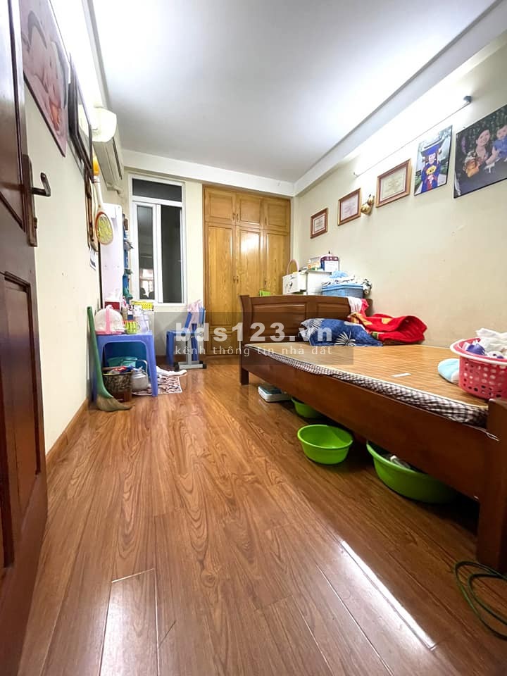 NHÀ PHÂN LÔ OTO ĐỖ CỬA GIÁ 6 TỶ