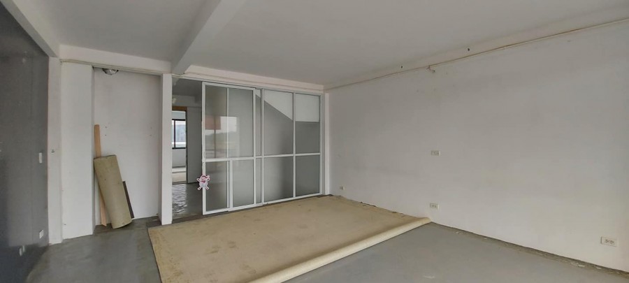Bán nhà mặt phố Nguyễn Văn Huyên, Cầu Giấy, thang máy, vỉa hè, oto, kinh doanh, chỉ 13 tỷ.