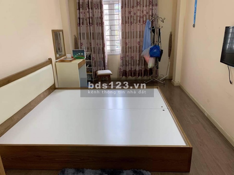 Bán nhà phố Nguyễn Chính 32m2 Oto đỗ cửa