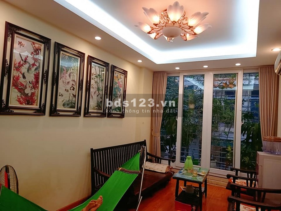 NHÀ PHÂN LÔ OTO ĐỖ CỬA GIÁ 6 TỶ