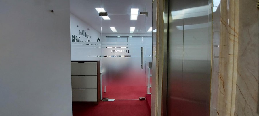Bán nhà mặt phố Nguyễn Văn Huyên, Cầu Giấy, thang máy, vỉa hè, oto, kinh doanh, chỉ 13 tỷ.