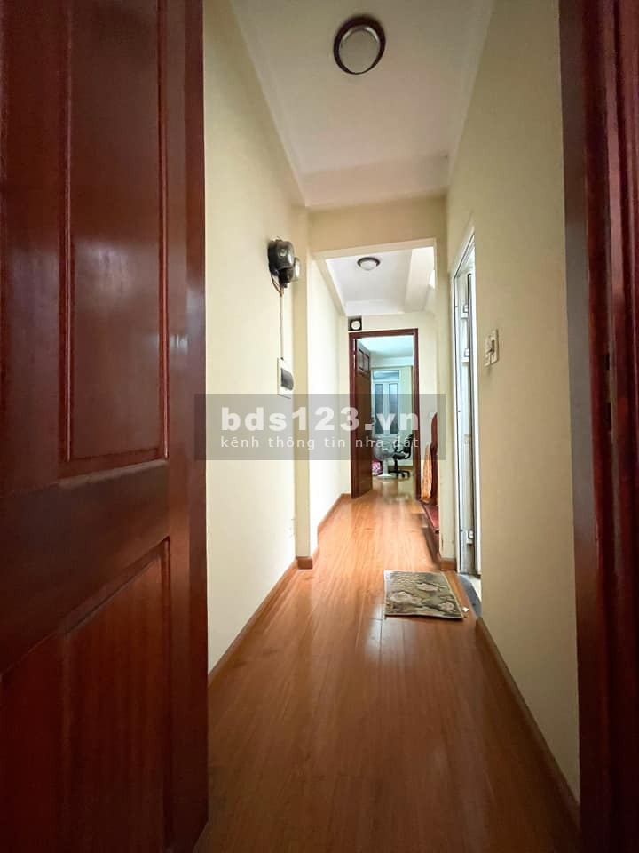 NHÀ PHÂN LÔ OTO ĐỖ CỬA GIÁ 6 TỶ