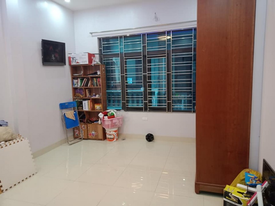 Bán Nhà Nguyễn Trãi 50m2x5T, Ngõ Rộng Thông Kinh Doanh, Mặt Tiền 4m, Nhà Đẹp Ở Ngay 5.9 Tỷ