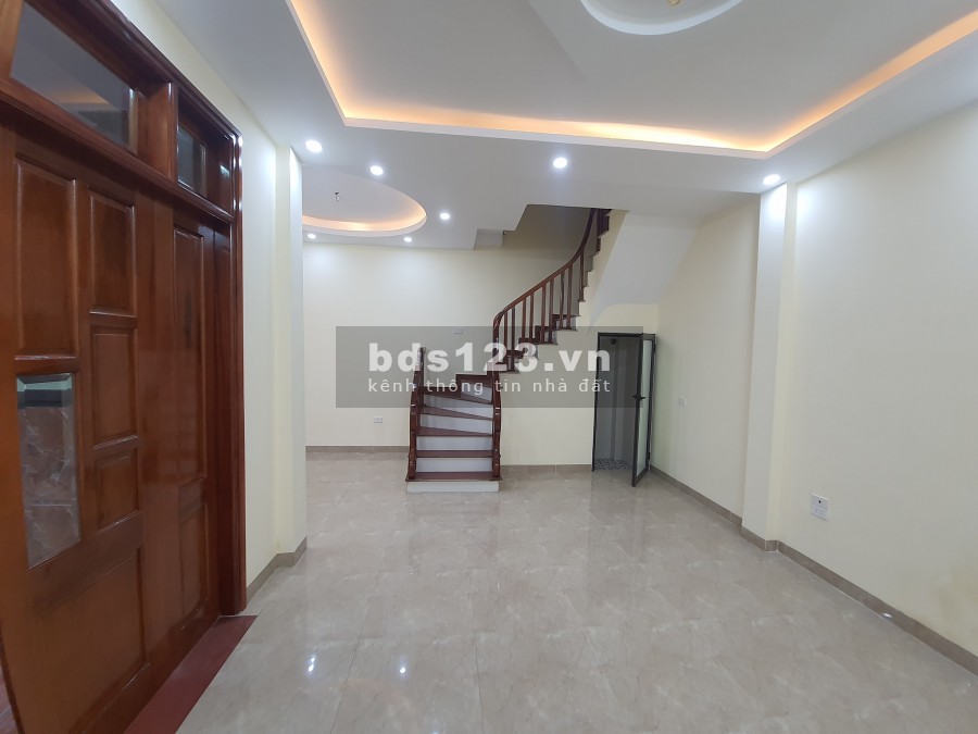 Bán nhà 4 tầng x 40m2 Tứ Hiệp, Thanh Trì, mt 4m, giá 2.8 tỷ, 097615151