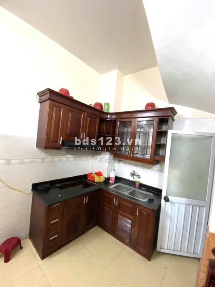 Bán nhà Lĩnh Nam 10 m ra phố tặng full nội thất
