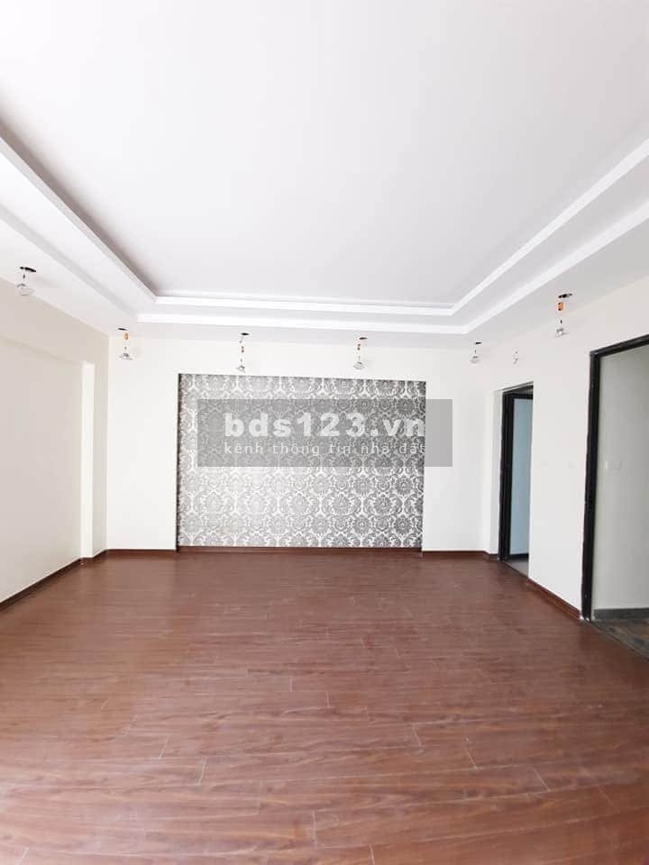 Cần bán gấp nhà đẹp Trung Kính, quận Cầu Giấy 5 tầng 40m. Nhà 3 mặt thoáng nhỉnh 3 tỷ.