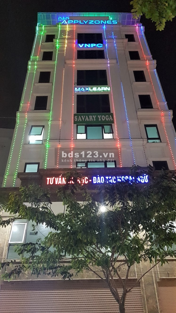 Bán nhà phố Trần Hữu Tước. Lô góc, Vỉa hè, Ô tô, KD, 127m2, MT8.5m 23 tỷ