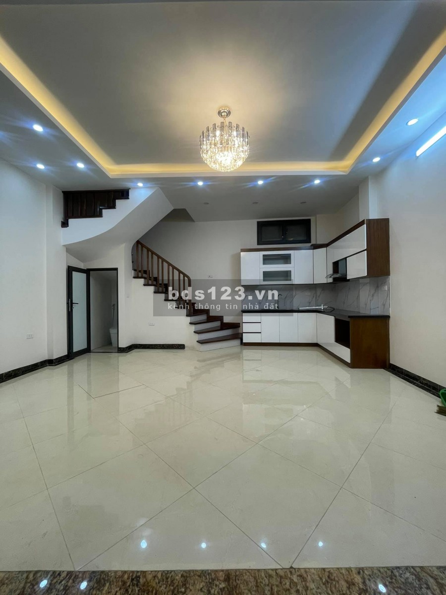 Nhà mới 5T trung tâm Cầu Giấy, dt 34m2, MT 5m, lô góc, nội thất nhập khẩu, giá 5.1 tỷ. LH 0961427470