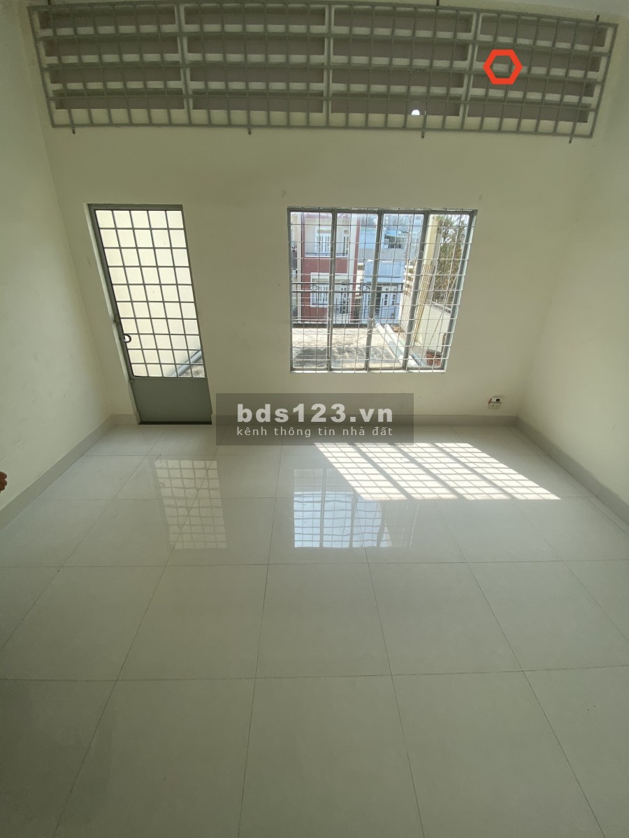 HXT D2 4.5x22m trệt, 3lầu, 6phòng, 5wc. Full máy lạnh.