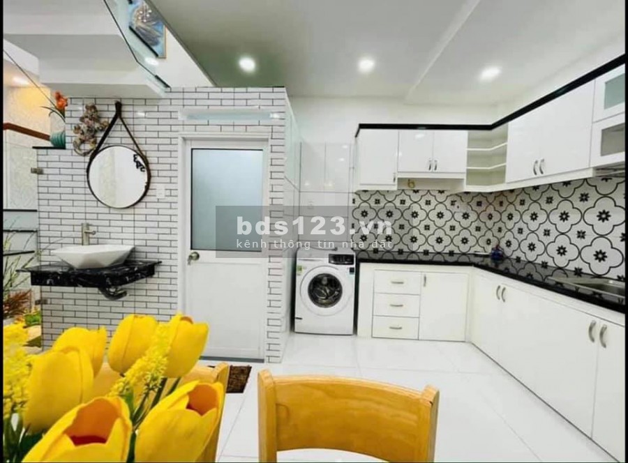 Cần bán nhà 3 tầng 35m2 Quận 10 đường Ngô Quyền 4.1 tỷ - 0798919986