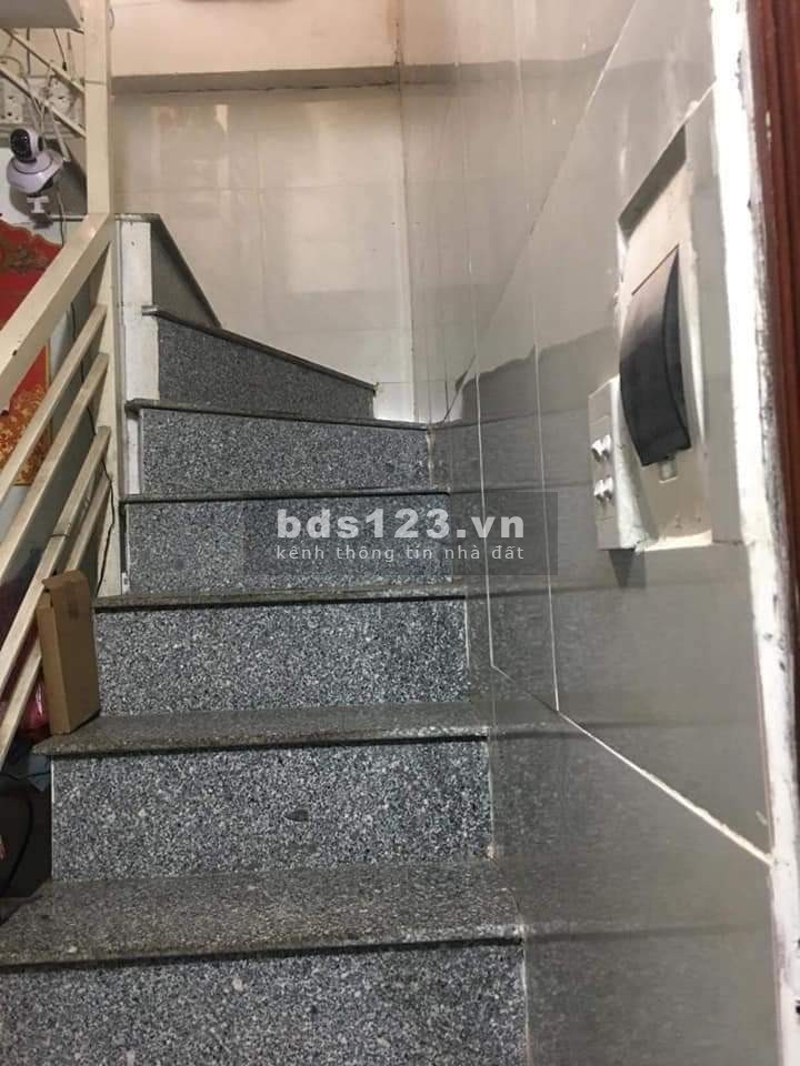 Cần Bán nhanh nhà Ngọc lâm, khu chợ và Bx gia lâm. 21/28T2 Mặt tiền 4.9M giá 2.35 tỷ