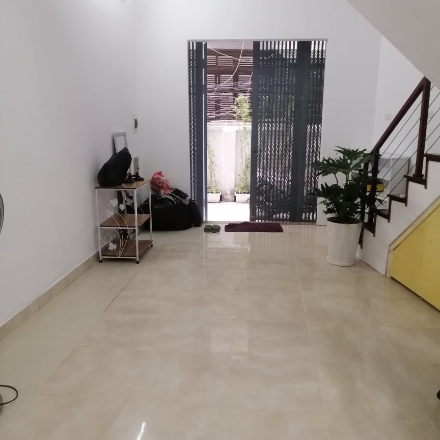 Ccmn dòng tiền khủng, gác xép, gần phố Hào Nam 8phòng 40m 5 tỉ 0352817810
