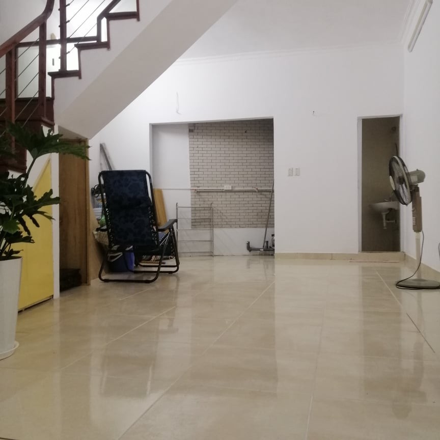 Ccmn dòng tiền khủng, gác xép, gần phố Hào Nam 8phòng 40m 5 tỉ 0352817810