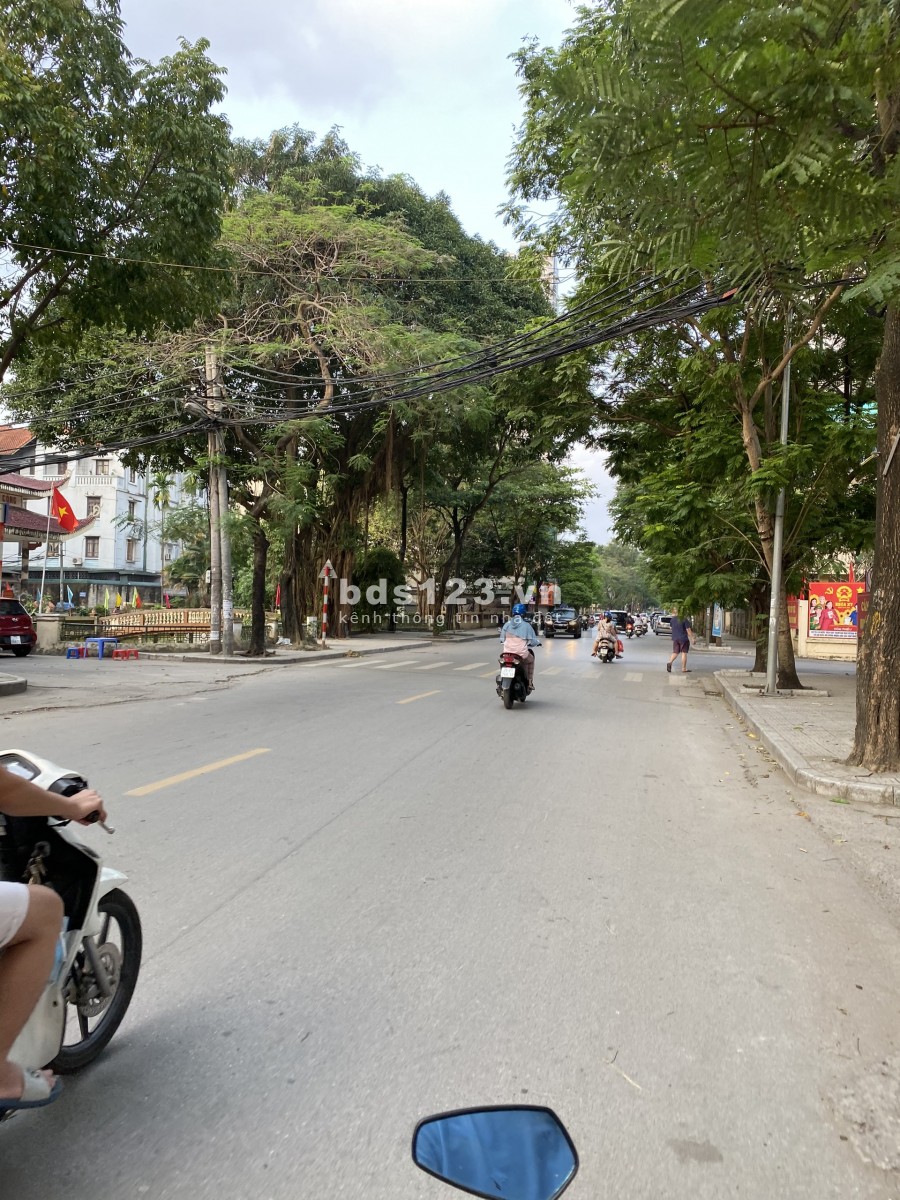 BÁN NHÀ VĂN QUÁN PHÂN KHÚC RẤT HIẾM NHÀ NHÀ TỰ XÂY NGÕ 2,5M OTO QUAY ĐẦU CÁCH 36M