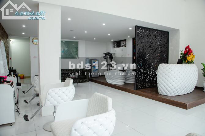 Cho thuê nhà đường nguyễn du thạch thang hải châu đà nẵng ngang 5,5m giá tốt 3 tầng