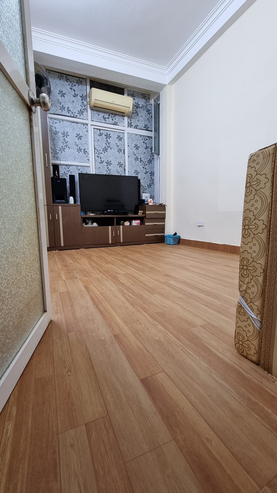 Nhỏ tiền nhỉnh tỷ nhà xinh Lê Duẩn 17m 5 tầng mt3m giá 1.65 tỷ.Lh 0862611185.