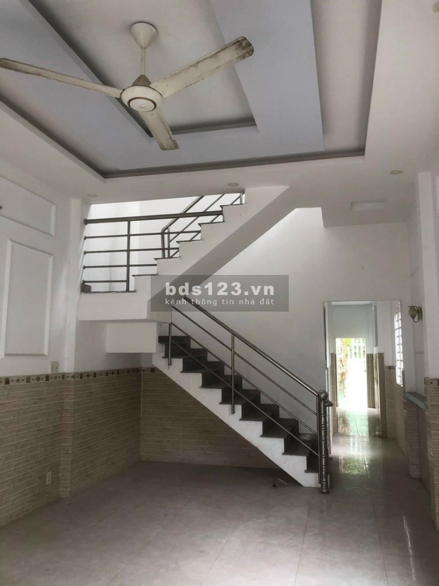 Bán nhà ngay mặt tiền đường Song Hành 90m2 nhà đang kinh doanh do dịch nên chủ nhà cần bán gấp giá 1ty 2