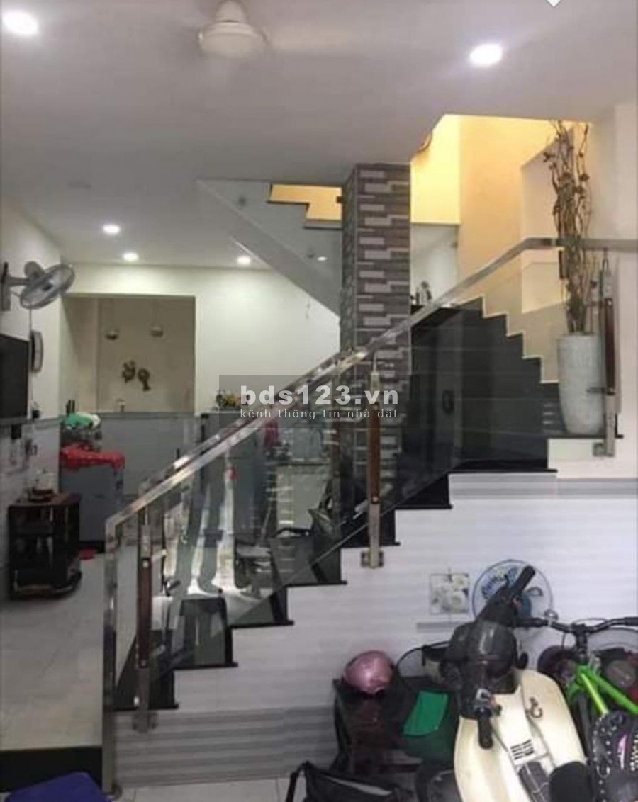 Nhà xinh căn góc, Lạc Long Quân, Tân Bình, DT 35m, giá chỉ 3.7 tỷ, chính chủ