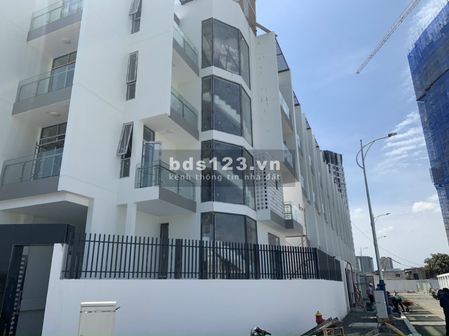 Nhà phố nằm ngay trung tâm Quận 2 đắt đỏ chỉ với 51.5trieu/m2. 1 hầm 1 trệt 3 lầu. Ưu đãi hấp dẫn cho quý khách hàng nhanh tay sở hữu trong tháng 5 này