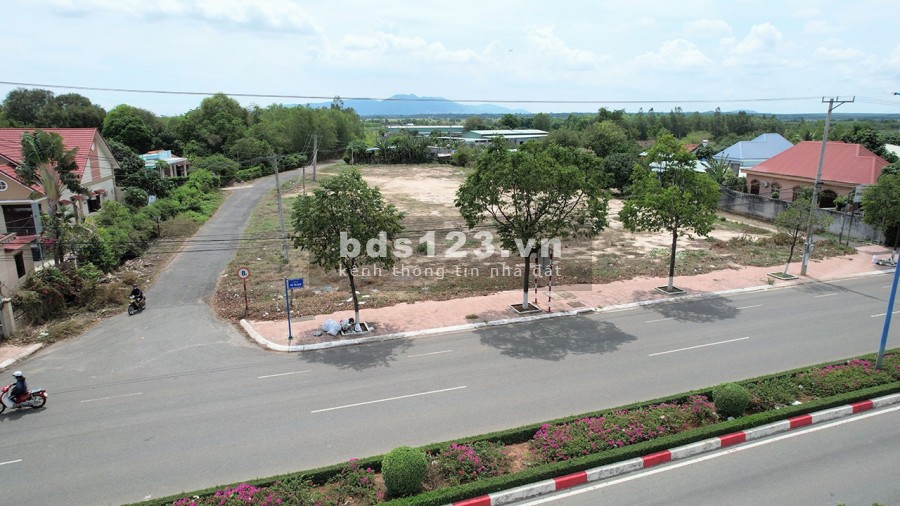 Bán đất mặt tiền Võ Thị Sáu Lê Văn Một, Sổ đỏ, Thổ cư, Giá 6.5 tr/m2, gần chợ Đất Đỏ