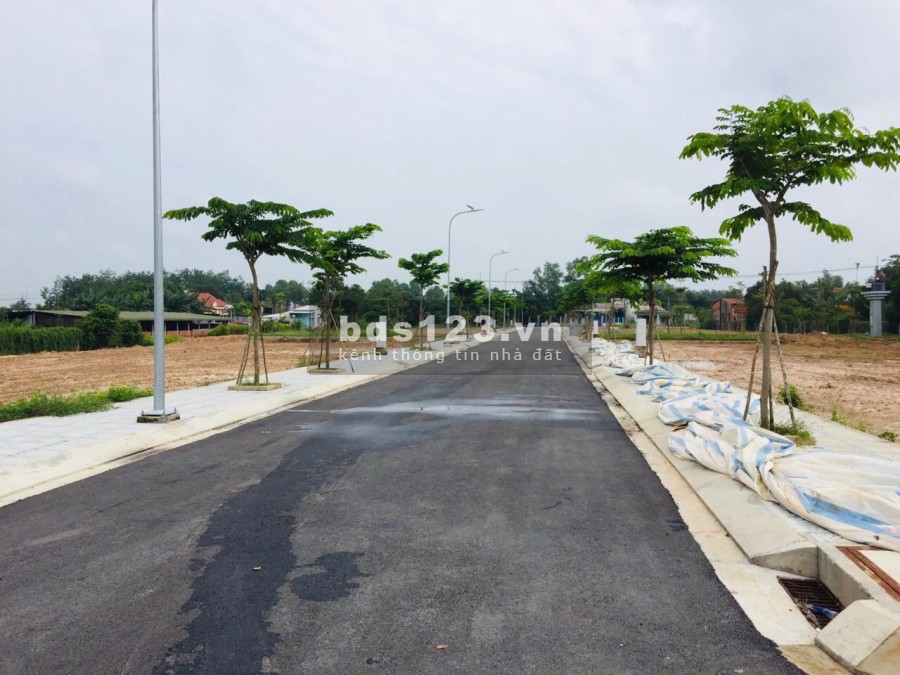 Bán lô đất mặt tiền đường ngay ubnd Trung Lập Hạ 130m2 giá 1 tỷ 3
