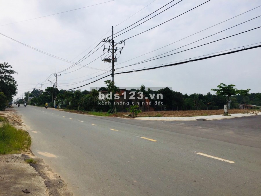 Bán lô đất mặt tiền đường ngay ubnd Trung Lập Hạ 130m2 giá 1 tỷ 3