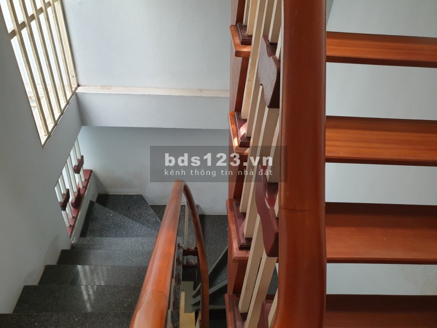 Bán nhà dân tự xây 4T, dt 51m2, ô tô vào nhà, cạnh VinSmart City. Giá: 2,6 tỷ, LH: 0325027988