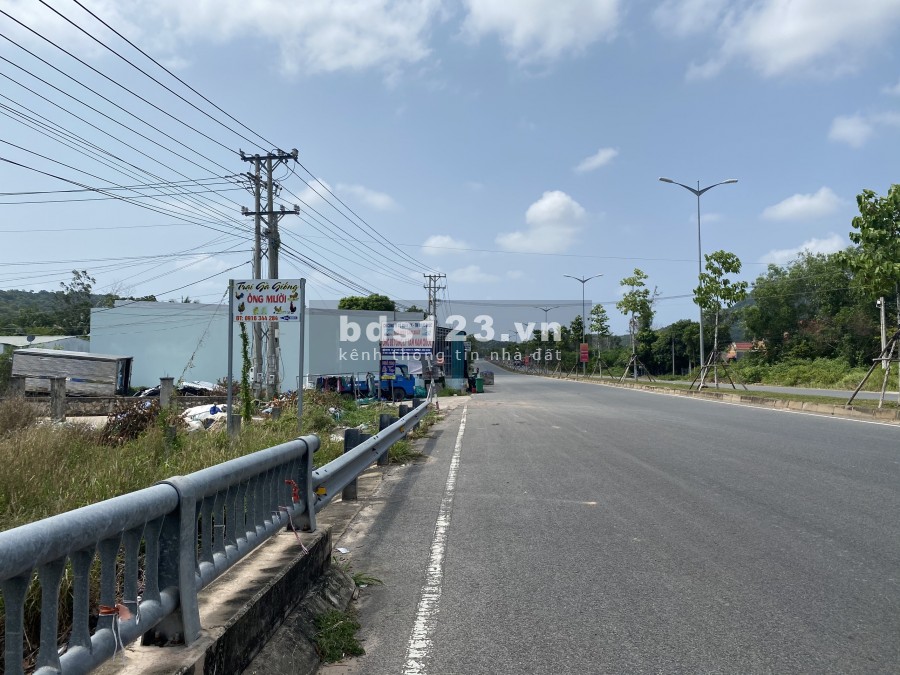4 Nền LK Cách Đường Nguyễn Văn Cừ 200m