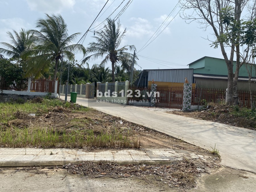 4 Nền LK Cách Đường Nguyễn Văn Cừ 200m
