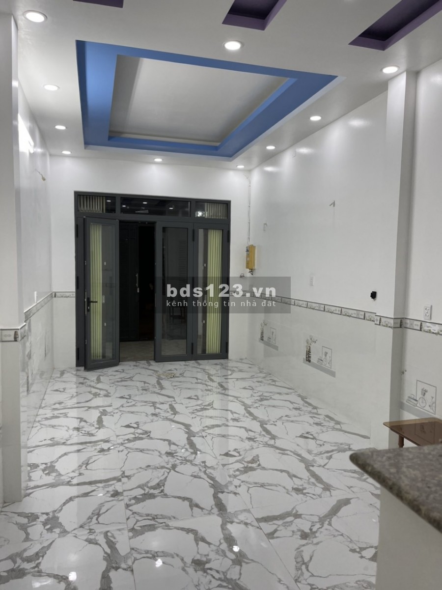 Nhà Trần Thủ Độ, 2 lầu, sân thượng, new 100%, giá 16tr
