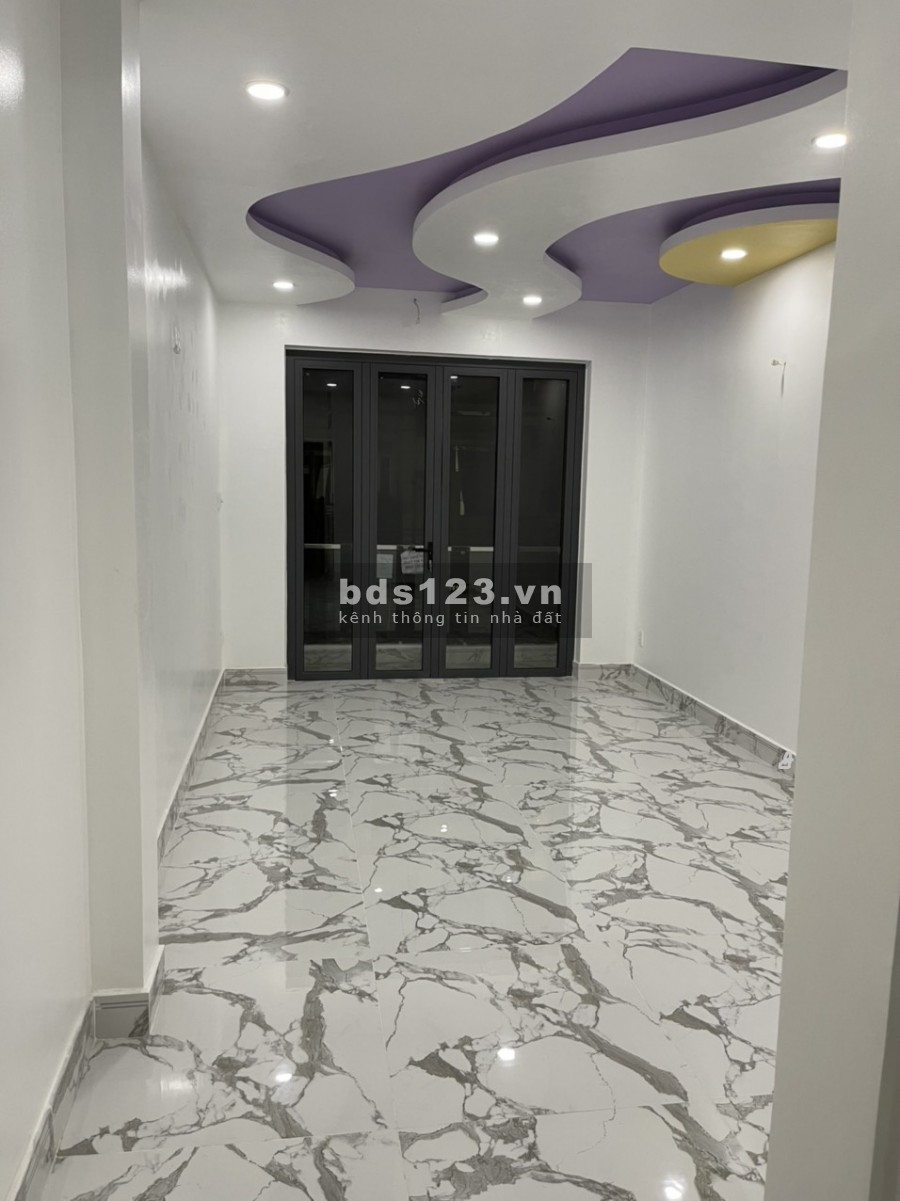 Nhà Trần Thủ Độ, 2 lầu, sân thượng, new 100%, giá 16tr