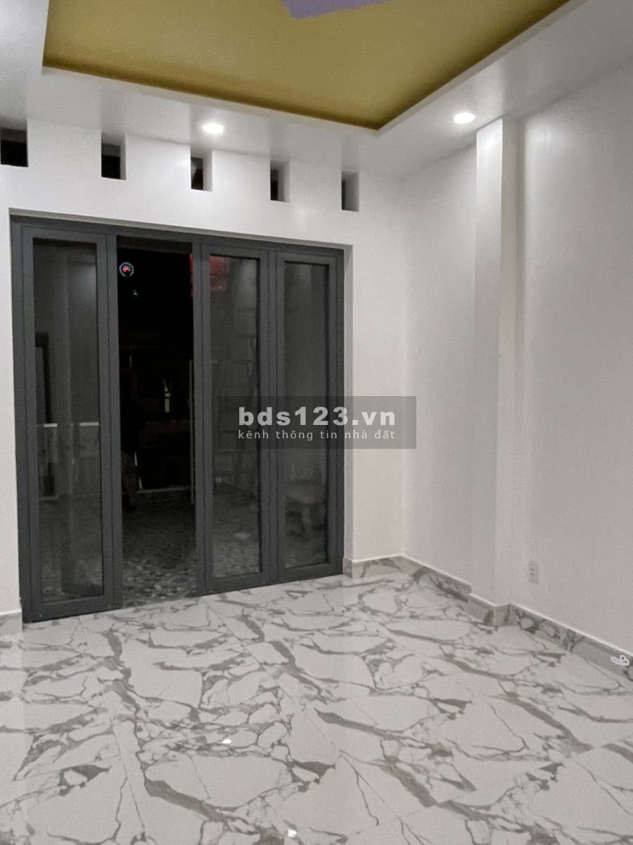 Nhà Trần Thủ Độ, 2 lầu, sân thượng, new 100%, giá 16tr