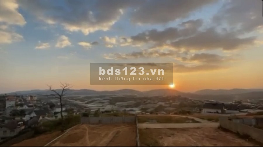 Bán Biệt Thự view săn mây ngay trung tâm Đà Lạt