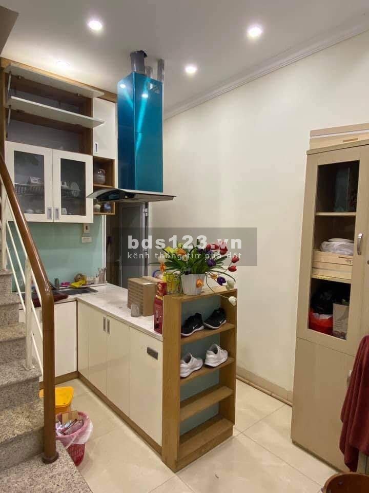 Bán gấp trong tuần: đất nền Ngõ 18 Võ Văn Dũng đầu ngõ thông ra 95 Hoàng Cầu và cuối ngõ