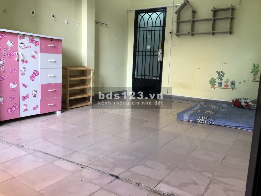 Phòng gần ngã tư bảy Hiền ( CMT8 -Lý Thường Kiệt) có ban công, giờ tự do