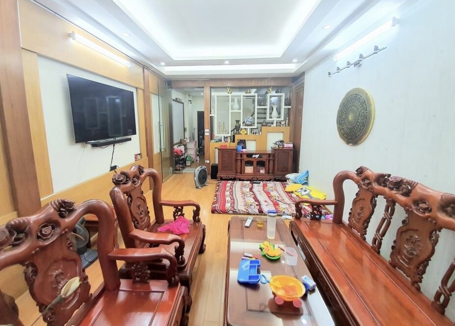 BÁN NHÀ PHỐ NGUYÊN HỒNG PHÂN LÔ Ô TÔ 2 THOÁNG DT 55M 5 TẦNG MT 4,2M GIÁ 12.5 TỶ