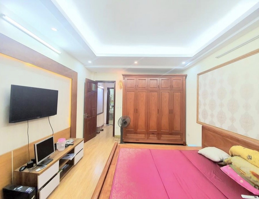 BÁN NHÀ PHỐ NGUYÊN HỒNG PHÂN LÔ Ô TÔ 2 THOÁNG DT 55M 5 TẦNG MT 4,2M GIÁ 12.5 TỶ