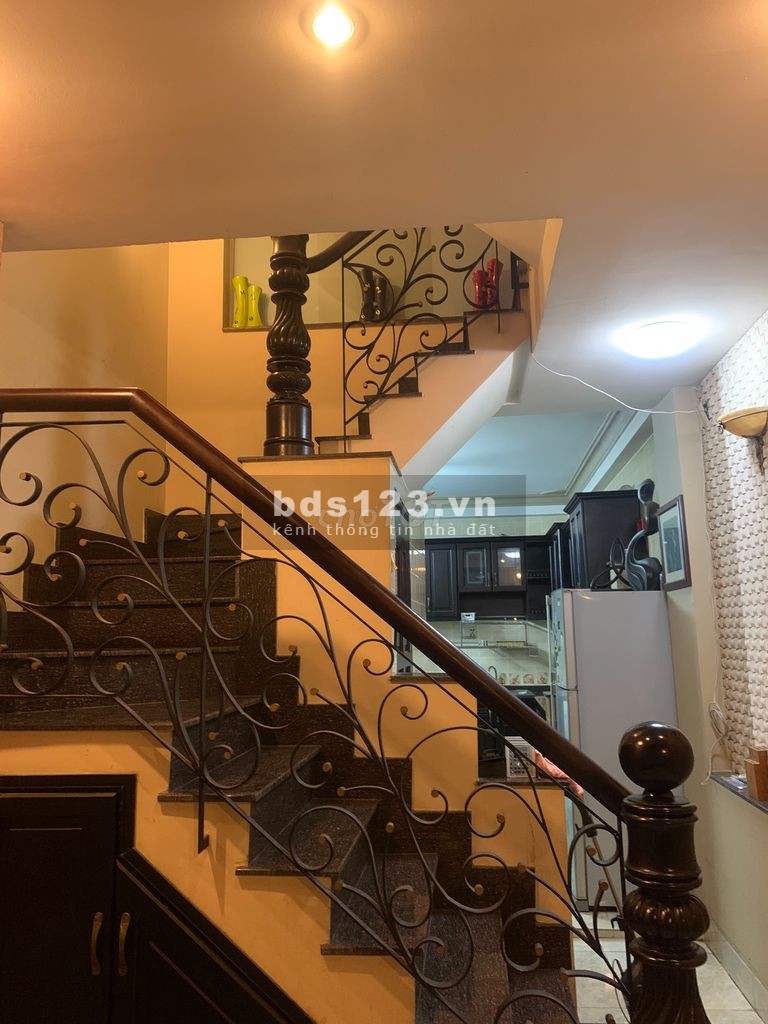 CHDV Nguyễn Đình Chiểu P5, Q3 TRệt, 3L 6P, 6wc full nội thất