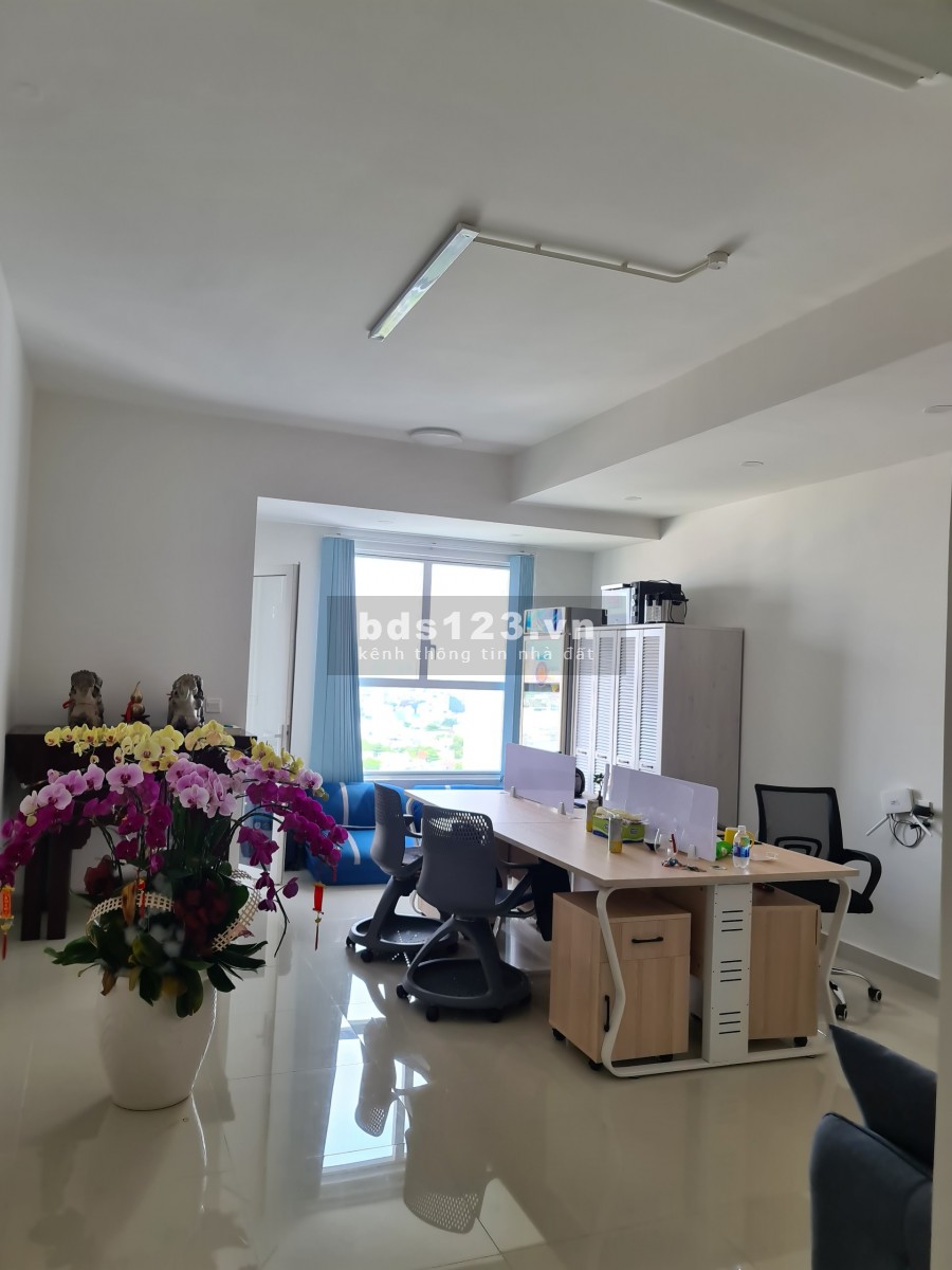 Bán Office Sunrise City View, Quận 7 nội thất văn phòng giá 1,8 tỷ
