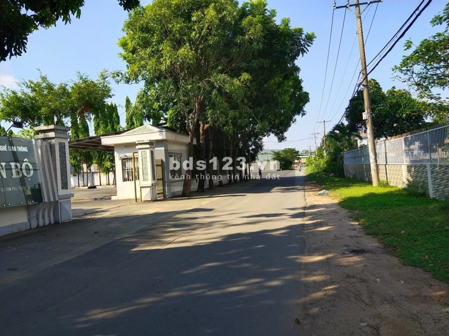 Đất mặt tiền đường Nguyễn Thị Lắng, Tân Phú Trung, 130m2 giá 1.5 tỷ
