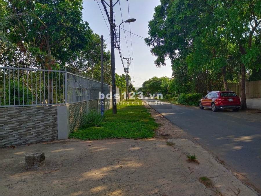 Đất mặt tiền đường Nguyễn Thị Lắng, Tân Phú Trung, 130m2 giá 1.5 tỷ