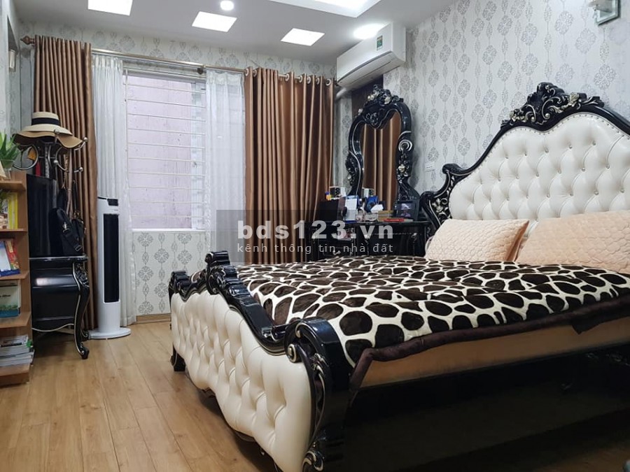 Kinh doanh sầm uất - Vỉa hè rộng phố Thanh Nhàn giá 4,5 tỉ